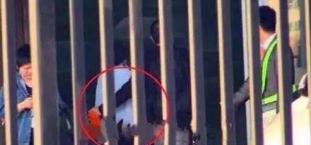 周冬雨被曝恋上男助教,原来是大学四年同学,已是男朋友!