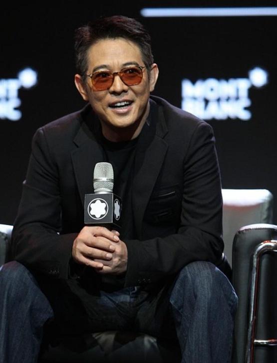 李连杰捐款百万向太前来力挺,精神奕奕状态好,力破患病传闻!