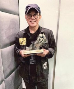 李连杰捐款百万向太前来力挺,精神奕奕状态好,力破患病传闻!