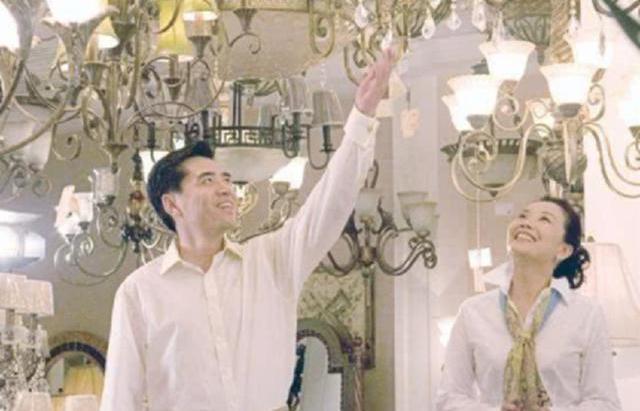 她出道42年零绯闻,嫁给大学同学恩爱36年,今35岁的儿子比父亲帅