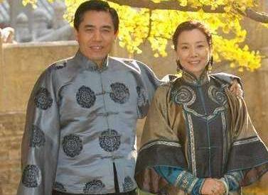 她出道42年零绯闻,嫁给大学同学恩爱36年,今35岁的儿子比父亲帅