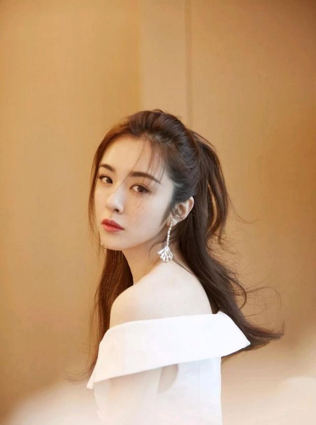 《世间始终你好》王晓晨深情传唱歌词,很适合励志的你收藏