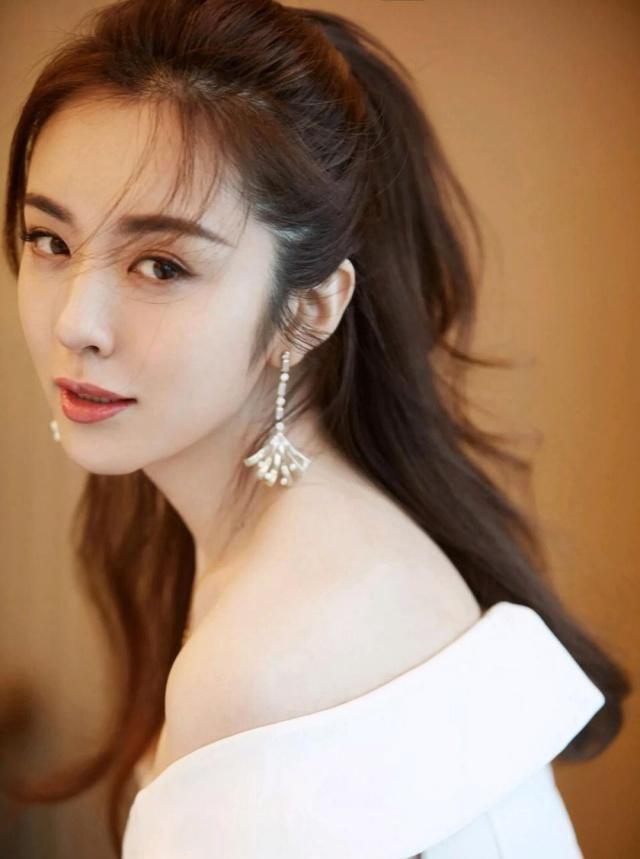 《世间始终你好》王晓晨深情传唱歌词,很适合励志的你收藏