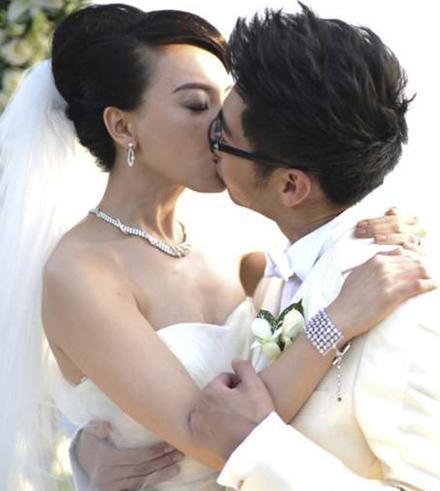 世界级钢琴家 和李云迪齐名 离婚后带着8岁儿子 娶了旗袍女皇陈数