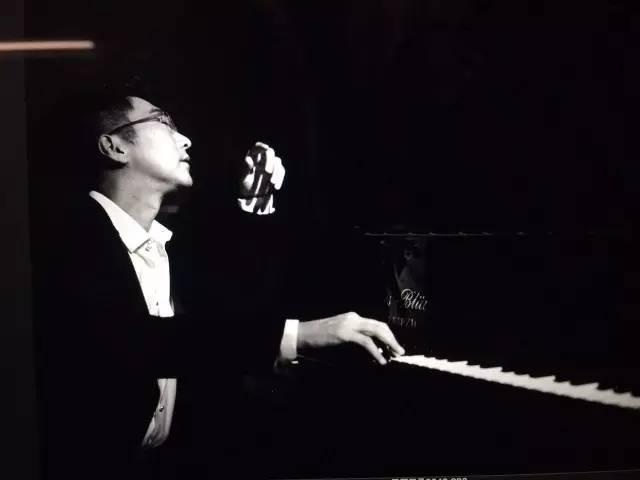 世界级钢琴家 和李云迪齐名 离婚后带着8岁儿子 娶了旗袍女皇陈数