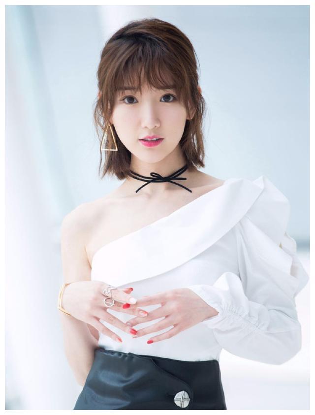 《微微一笑很倾城》郑爽回应发飙事件上热搜,她却人美歌甜红不了