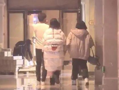 陈乔恩官宣恋情被骂上热搜:我40岁,身家过亿,谈个恋爱怎么了