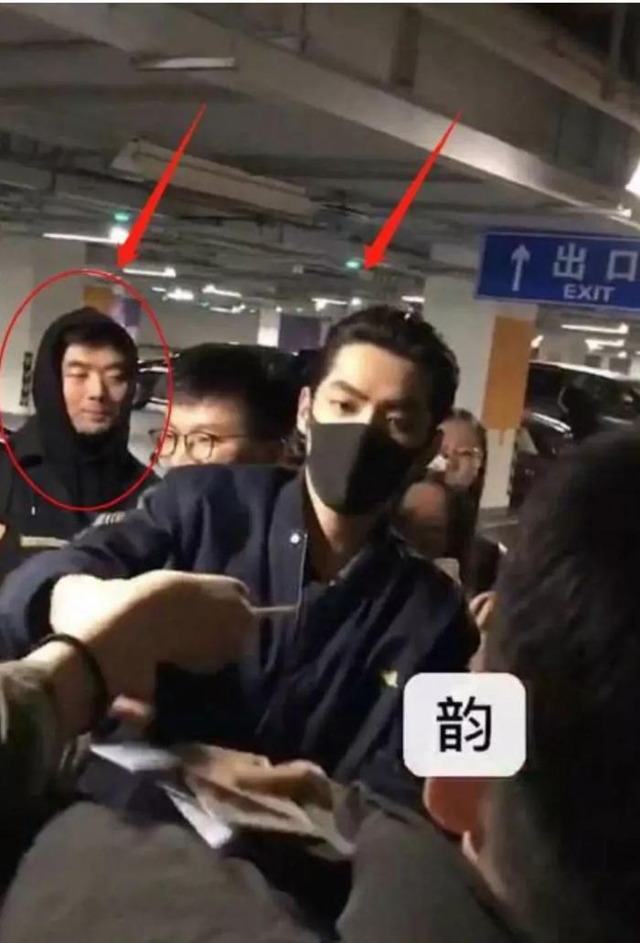 当红小花与经纪人恩断义绝?是钱没分够还是另有隐情