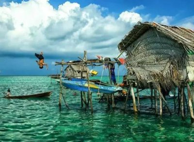 ​世界最后一支海洋游牧民族，能在水里行走，进化出不一样的身体