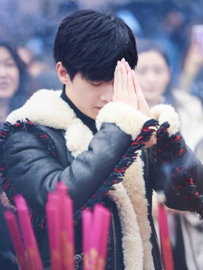 杨洋亲自动手剃寸头,依旧帅气硬朗,男性魅力十足