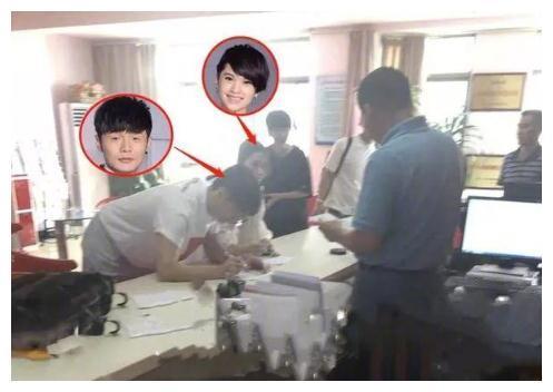 杨丞琳李荣浩晒结婚证照片!杨丞琳超美,而李荣浩笑得眼睛更小了