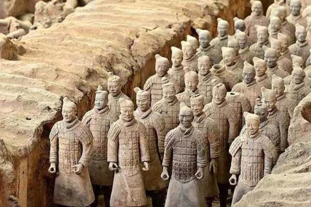 兵马俑中间的土墙是干什么的？为什么不挖开，里面藏着什么东西？