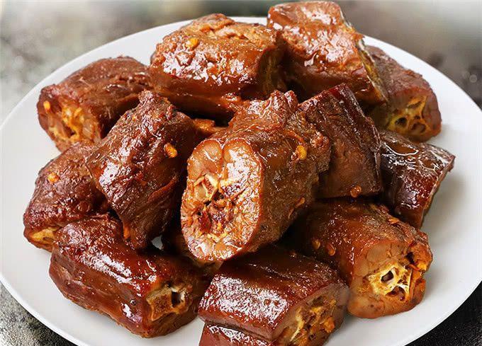 周黑鸭曾经那么火爆，为什么现在生意却越来越差？网友：因为贵！