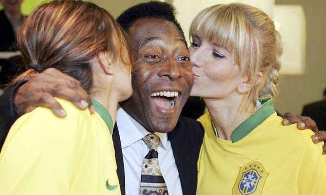 80岁球王娶日本美女,因肾病晕倒在床,坦言日本女人太棒了