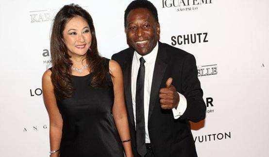 80岁球王娶日本美女,因肾病晕倒在床,坦言日本女人太棒了