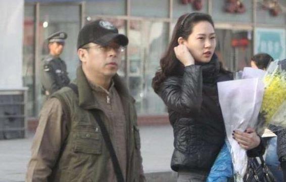 从红极一时到众人唾骂,央视名嘴阿丘遭封杀,现在他怎么样了?