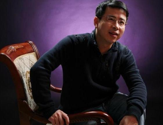 从红极一时到众人唾骂,央视名嘴阿丘遭封杀,现在他怎么样了?