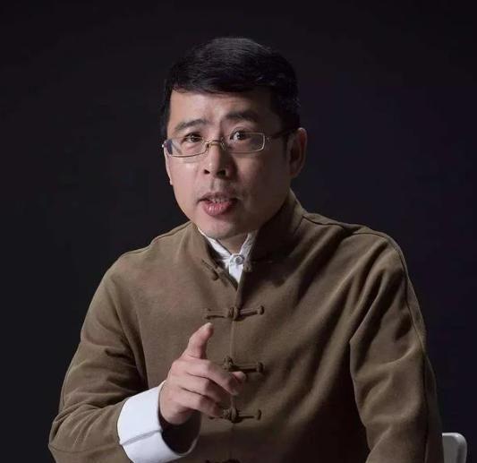 从红极一时到众人唾骂,央视名嘴阿丘遭封杀,现在他怎么样了?