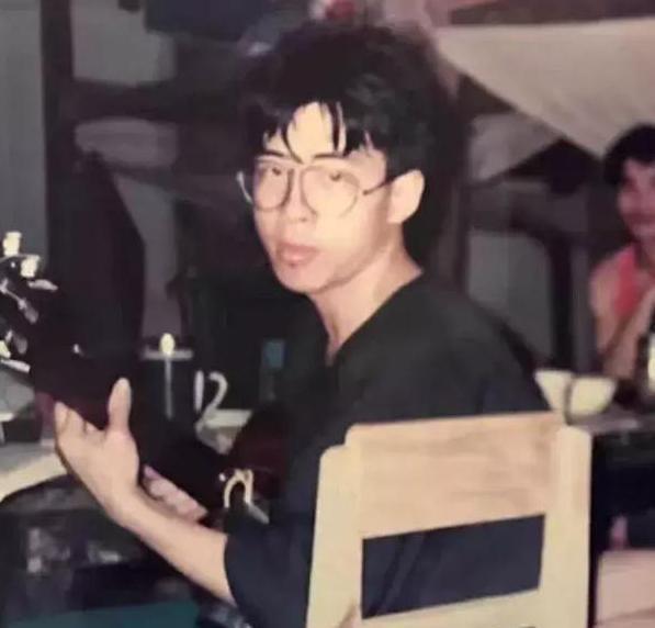 从红极一时到众人唾骂,央视名嘴阿丘遭封杀,现在他怎么样了?