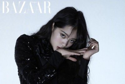 欧阳娜娜携手周震南拍大片,动作亲昵似情侣,CP感不输陈飞宇