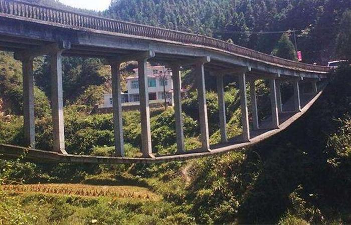 中国造型独特的桥梁建筑，绝对颠覆你世界观，看后你什么感觉