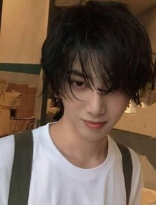 ​华晨宇近照暴瘦  化身日系小哥哥