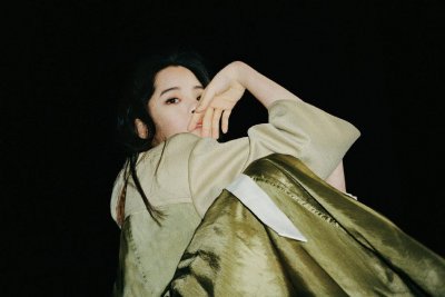 女艺人欧阳娜娜性感时尚写真