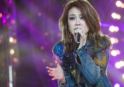 杨受成真的把容祖儿给潜规则了,媒体开始挖他的老底