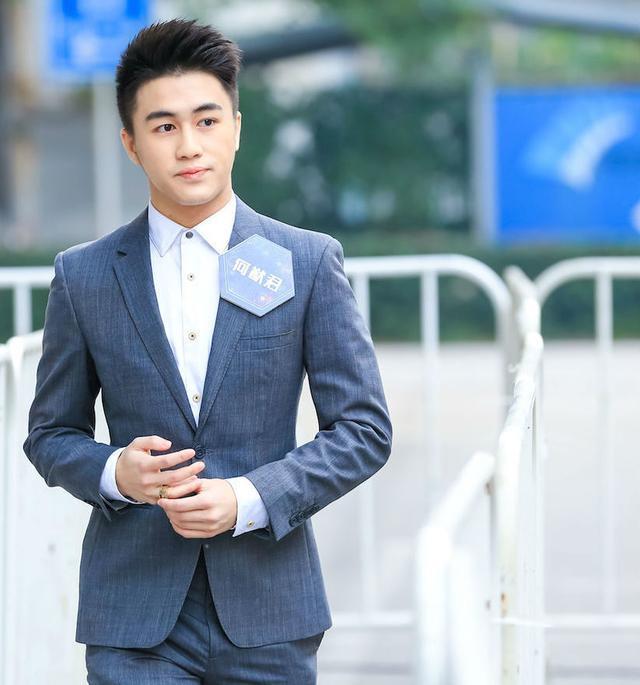 何猷君何超欣拼命考麻省，何超莲考ACCA，靠学习争宠好悲哀