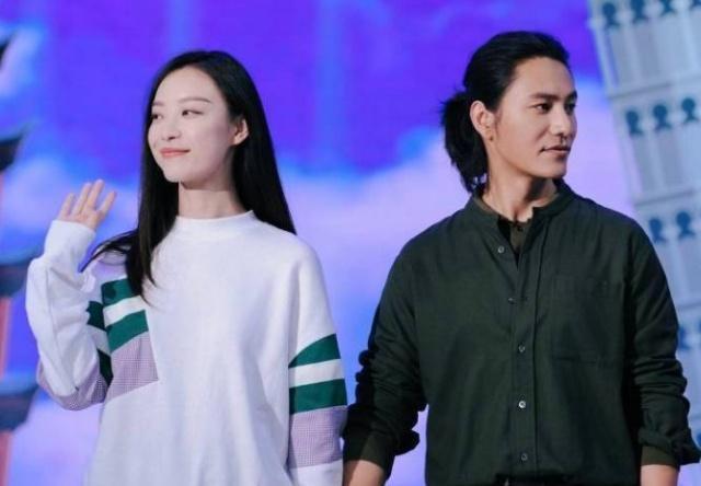 陈坤在线抱怨女演员迟到，网友围观猜测不断，却意外变身虐狗现场