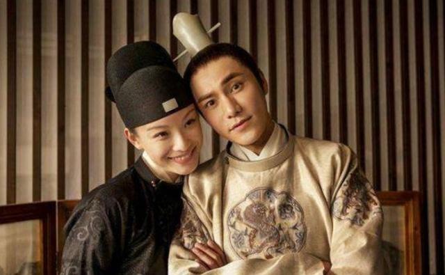 陈坤在线抱怨女演员迟到，网友围观猜测不断，却意外变身虐狗现场