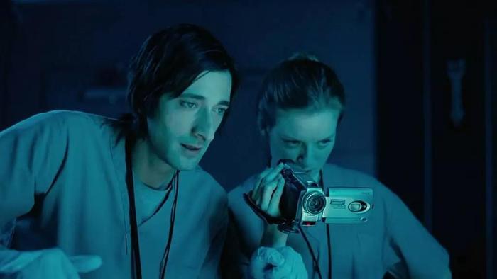 《人兽杂交》如此疯狂地科幻片。