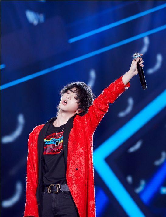 华晨宇好看无水印壁纸,坐等火星大军!