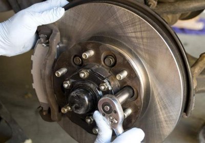 ​刚买的新车刹车有异响正常吗