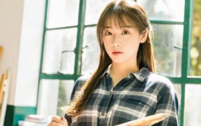 有个女生总是偷偷看我,是不是在暗恋我?