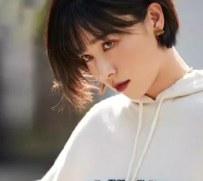 阚清子换个发型就像变了个人,短发干净帅气,太有女神范!