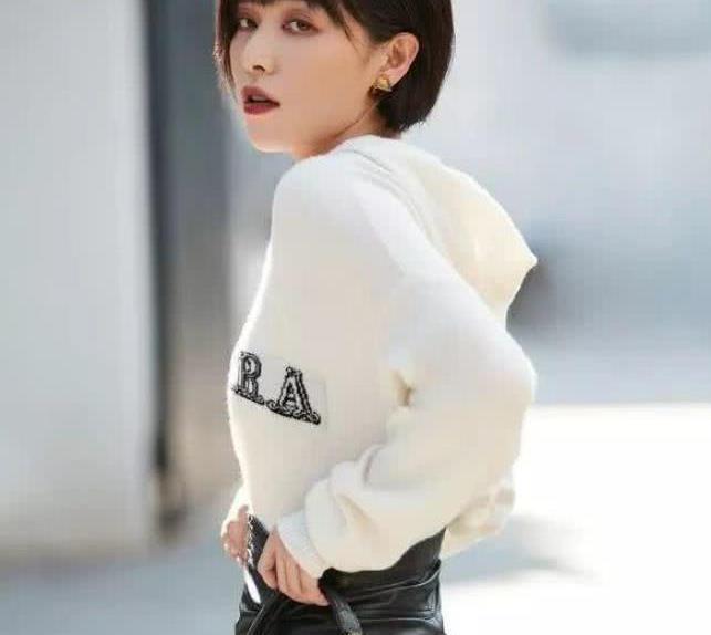 阚清子换个发型就像变了个人,短发干净帅气,太有女神范!