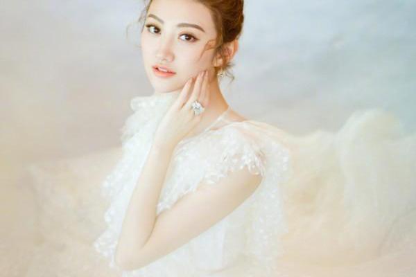 景甜微博点赞张继科的表白情诗,原来这段爱情不是一厢情愿