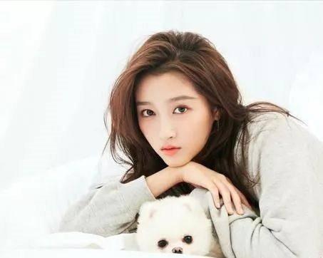 关晓彤微博小号曝光 光是头像就隐藏了这么多狗粮!