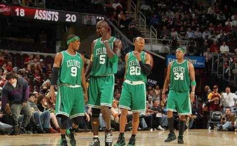 20年NBA各队选5人组一队，谁首发最恐怖？詹科鲨眉夺冠轻而易举