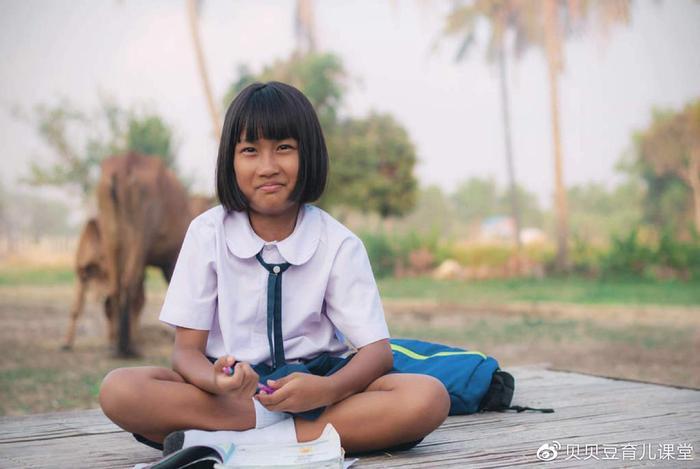 还记得希望工程的大眼女孩吗?当初靠神情震撼国人的她成功逆袭了