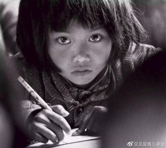 还记得希望工程的大眼女孩吗?当初靠神情震撼国人的她成功逆袭了