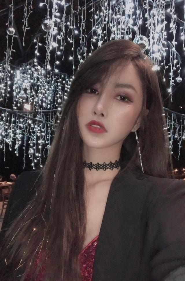 王思聪深夜发视频后秒删,三个美女骑车王校长狂笑,网友:好嗨哟