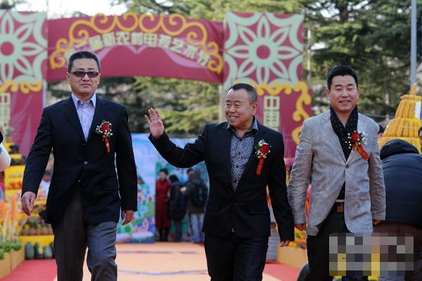 潘长江亲弟弟曝光,长相和身高均比哥哥优秀,今两兄弟成最佳拍档