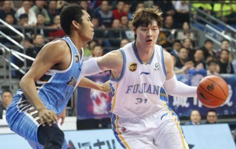 18分18板!男篮最强中锋锤爆北京内线,率队21分大逆转真硬气!