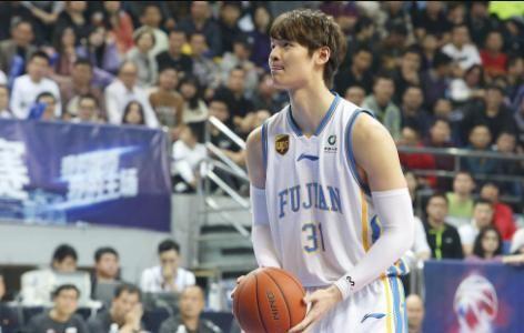 18分18板!男篮最强中锋锤爆北京内线,率队21分大逆转真硬气!