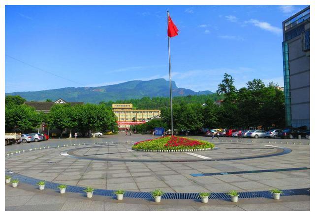 211中最尴尬的三所大学,录取分数低报考人数少,有的二本就能报