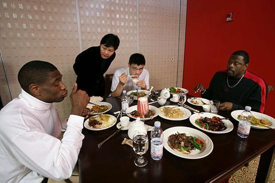 看完姚明这10张合影: 你就知道为什么他的人生越来越成功