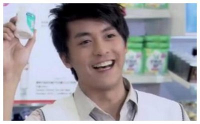 李佳航把益达吃火了,为什么益达却不找他代言?官微竟这样回复!