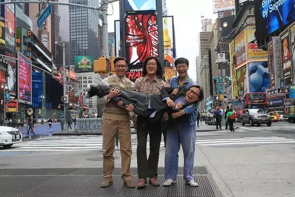 这部电影让美国人知道,中国的英雄是可以「跪」的!